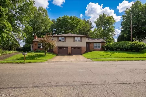 824-826 Reno Dr, Louisville, OH 44641
