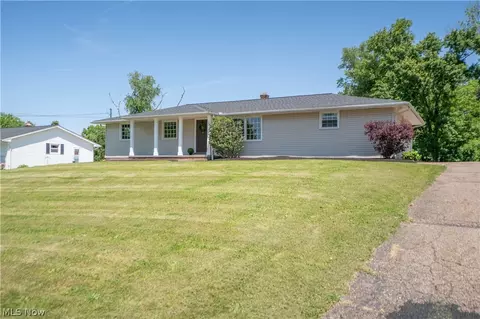 11391 Michelle Dr NW, Canal Fulton, OH 44614
