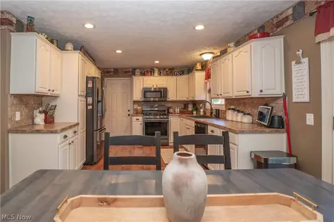 8026 Garnet Ave NE, Canton, OH 44721 photo 10