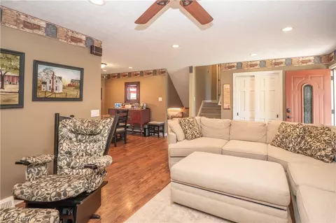 8026 Garnet Ave NE, Canton, OH 44721 photo 7