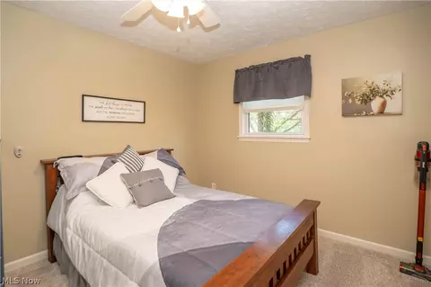 8026 Garnet Ave NE, Canton, OH 44721 photo 17