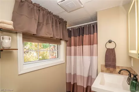 8026 Garnet Ave NE, Canton, OH 44721 photo 26