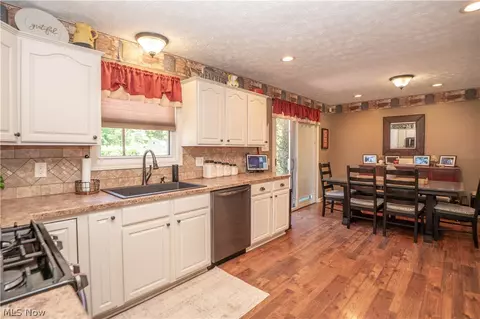 8026 Garnet Ave NE, Canton, OH 44721 photo 12