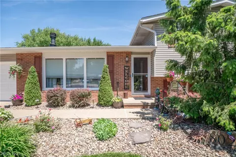 8026 Garnet Ave NE, Canton, OH 44721 photo 3