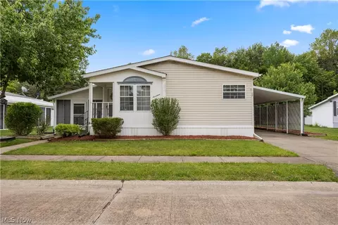 17 Schuberts Aly, Olmsted Twp, OH 44138
