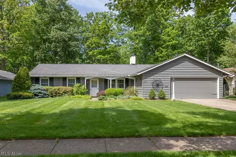 676 Wyleswood Dr, Berea, OH 44017