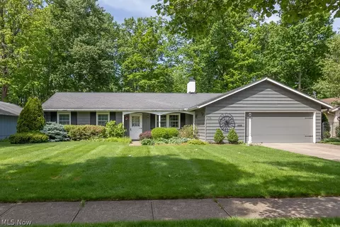 676 Wyleswood Dr, Berea, OH 44017