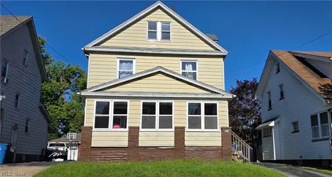 127 Courtland Ave, Campbell, OH 44405