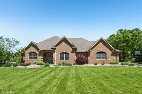 6395 Great Court Cir NW, Massillon, OH 44646