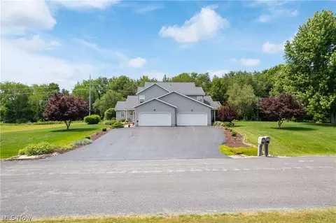 2419 Meadow Spring Cir, Akron, OH 44312