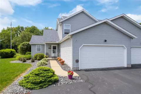 2419 Meadow Spring Cir, Akron, OH 44312