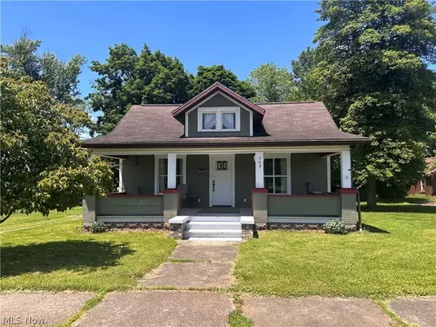 709 2nd St, Saint Marys, WV 26170