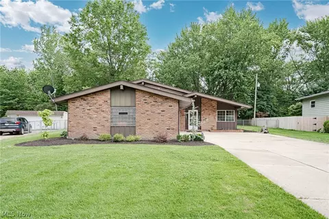 23823 Beaumont Dr, North Olmsted, OH 44070