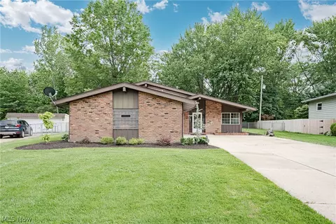 23823 Beaumont Dr, North Olmsted, OH 44070