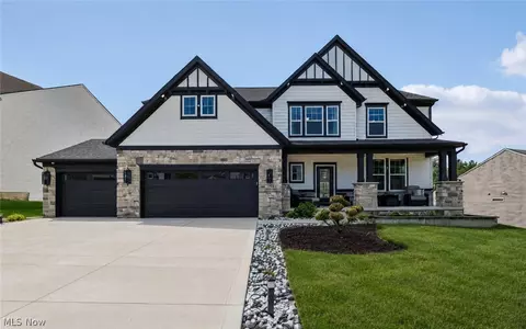 2818 Weeping Pine Dr, Medina, OH 44256