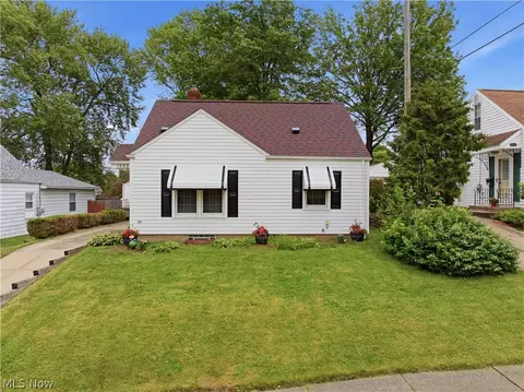 1585 Thornapple Ave, Akron, OH 44301