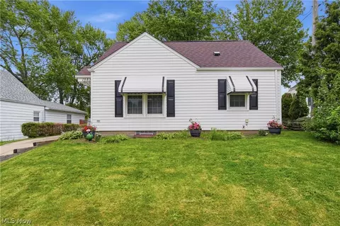 1585 Thornapple Ave, Akron, OH 44301