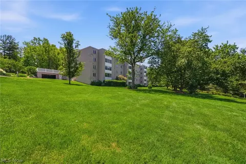 520 Meredith Ln #516, Cuyahoga Falls, OH 44223