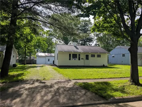 50 Circle Dr, Medina, OH 44256