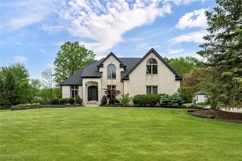 9871 Highland Dr, Brecksville, OH 44141