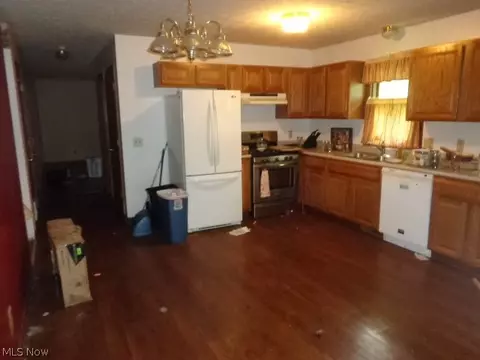 Kitchen - 308 Samuel St, Elyria, OH 44035 photo 2 of 2
