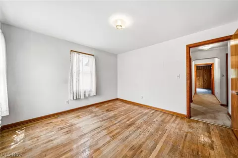Bedroom - 725 Chestnut Rd, Seven Hills, OH 44131 photo 6 of 6
