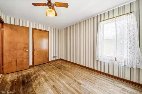 Bedroom - 725 Chestnut Rd, Seven Hills, OH 44131 photo 4 of 6