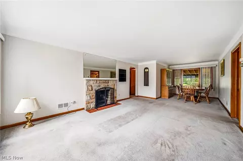 Living - 725 Chestnut Rd, Seven Hills, OH 44131 photo 2 of 3