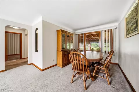 Dining - 725 Chestnut Rd, Seven Hills, OH 44131 photo 2 of 2