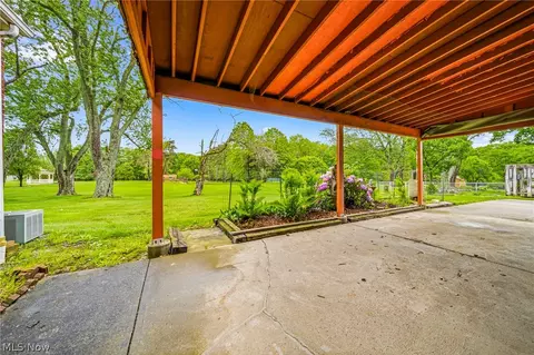Exterior - 725 Chestnut Rd, Seven Hills, OH 44131 photo 7 of 7