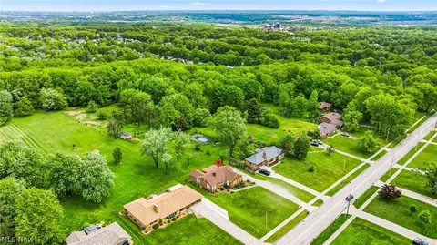 View/Area - 725 Chestnut Rd, Seven Hills, OH 44131 photo 3 of 4