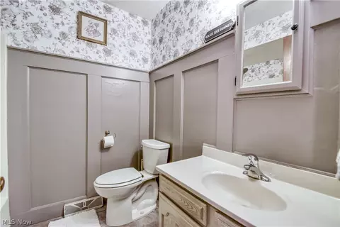 Bath - 7639 Chillicothe Rd, Mentor, OH 44060 photo 2 of 3