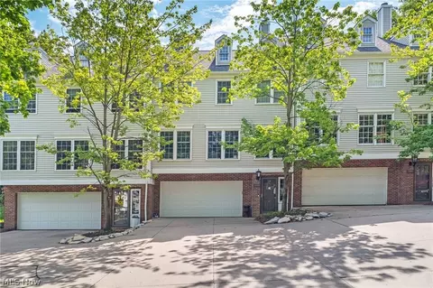 103 Cliffside Commons Dr #103, Rocky River, OH 44116