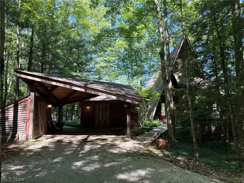 2325 Plum Pt, Roaming Shores, OH 44084