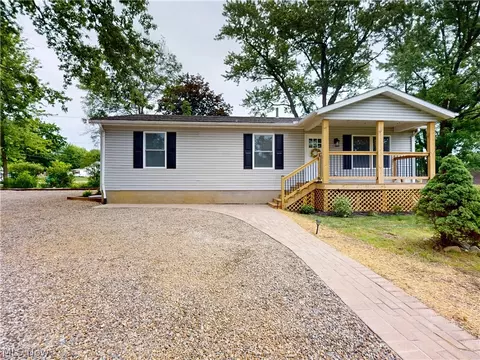 3264 Grenfall Rd, Norton, OH 44203