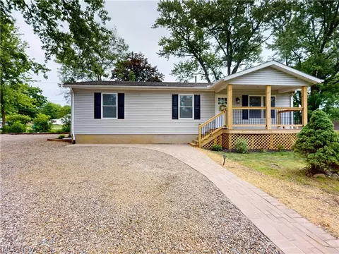 3264 Grenfall Rd, Norton, OH 44203