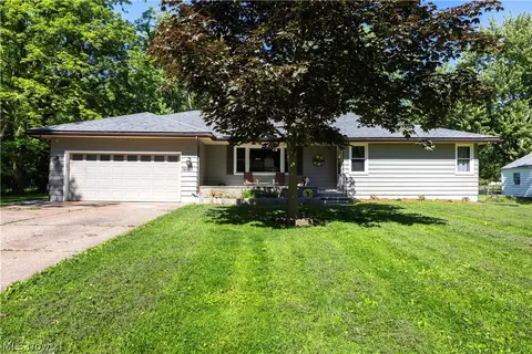 1908 Wallace Ln, Lorain, OH 44053