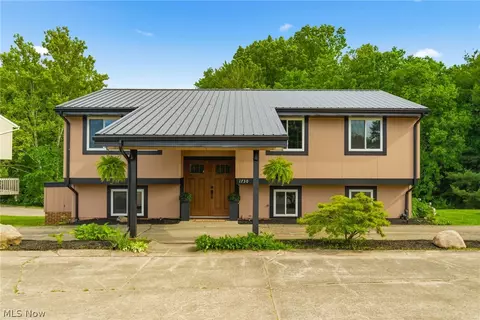 1730 Ledgewood Blvd NE, Massillon, OH 44646