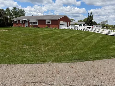 3215 Knollridge Cir NE, Canton, OH 44721
