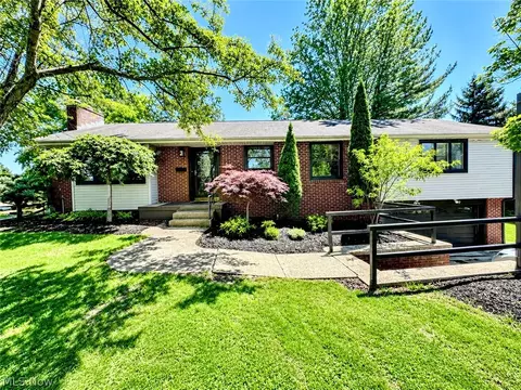 8016 Harris Dr, Garrettsville, OH 44231