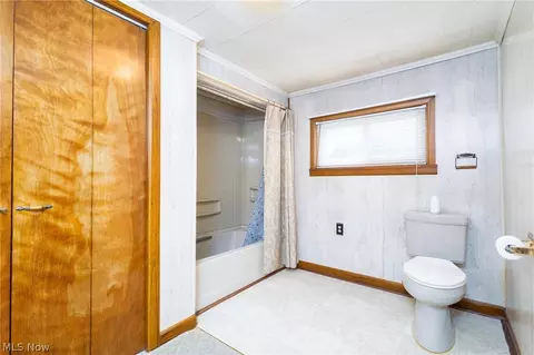 Bath - 105 Crabapple Ln, Hammondsville, OH 43930 photo 1 of 2