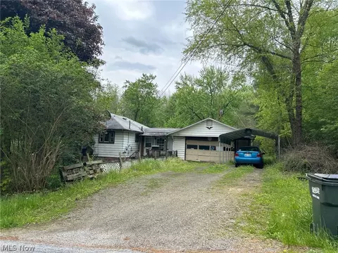 6604 Mapleton St SE, East Canton, OH 44730