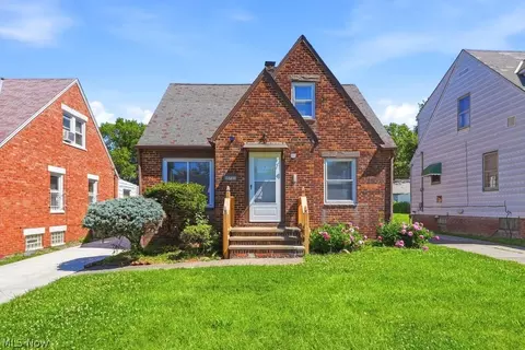 15705 Throckley Ave, Cleveland, OH 44128