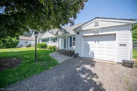 4221 2nd St NW, Canton, OH 44708
