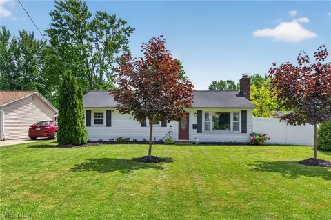 7570 Pinehurst Dr, Mentor On The Lake, OH 44060