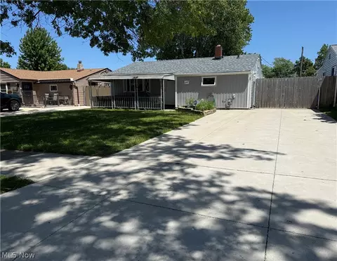 6447 Sandfield Dr, Brook Park, OH 44142