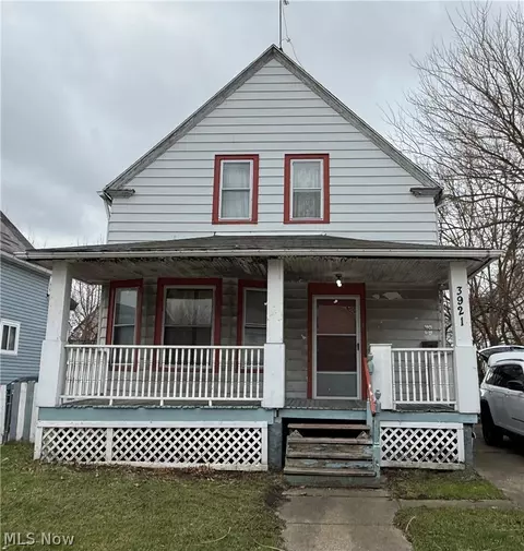 3921 Poe Ave, Cleveland, OH 44109