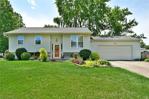 2483 Trentwood Dr SE, Warren, OH 44484