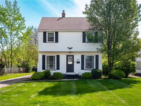 6711 Parma Park Blvd, Parma Heights, OH 44130