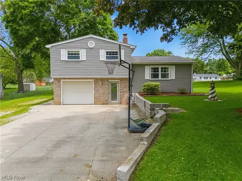 8572 Greenmeadow Ave NW, Canal Fulton, OH 44614